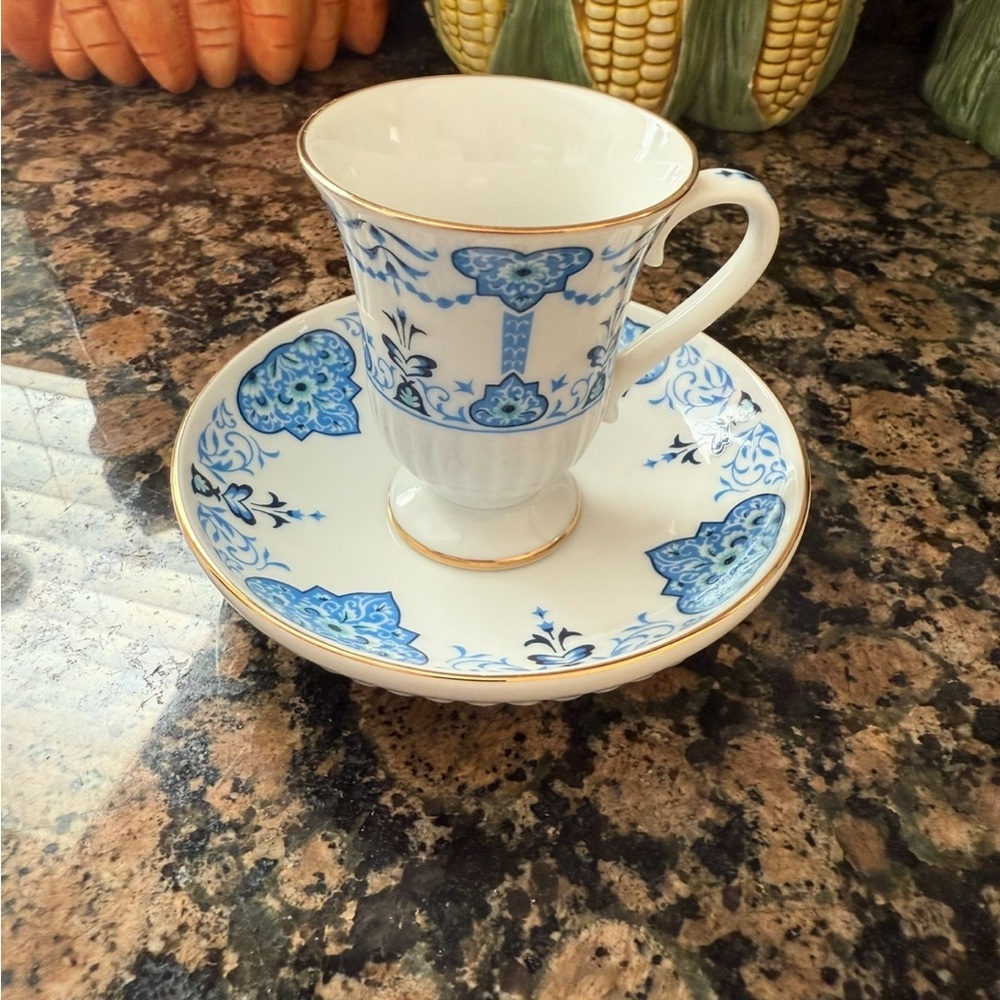 Avon 💙💙💙European Tradition Cup & Saucer Florence Circa 1560